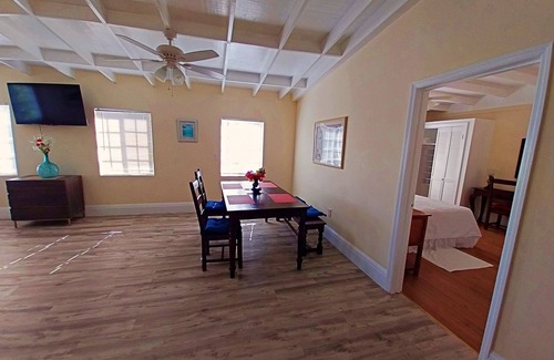 Cockburn Town Hotel | FLIRTY FLAMINGOS - Huge, airy 2 bedrooms 2 bathrooms - Grand Turk Island!