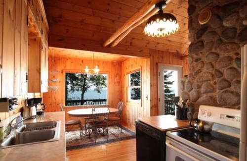 Lutsen Cabina | Superior Solitude Private and Charming Cabin on Lake Superior