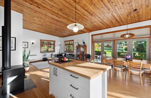 Upper Moutere Casa | Supplejack Gardens