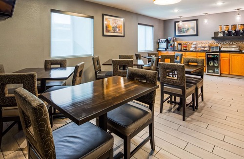 Kansas City Hotel | SureStay by Best Western Kansas City Country Inn North