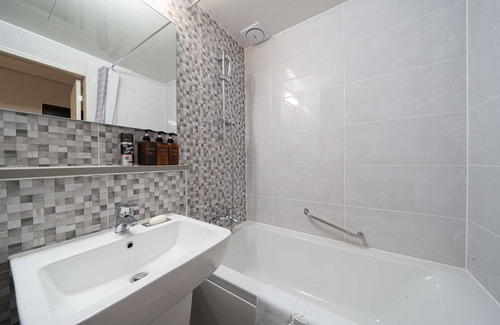 Asan Hotel | SureStay Plus Hotel By Best Western Asan