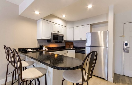 Tempe Hotel | SureStay Plus Hotel by Best Western Tempe University