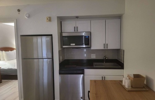 Tempe Hotel | SureStay Plus Hotel by Best Western Tempe University