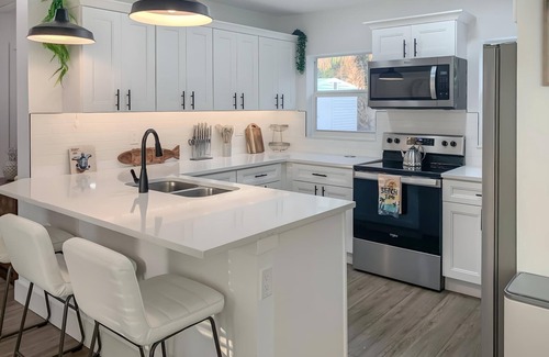 Tropic Casa | Surf Chic 3br, Firepit, Boating, Fishing, Beaches