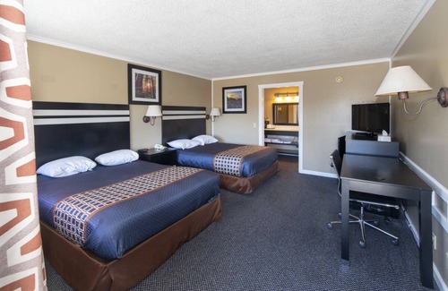 Fort Bragg Hotel | Surf Motel and Gardens