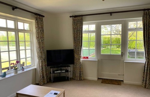 Peaslake Cabaña | Surrey Hills Country Cottage