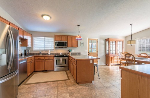 Hood River Casa | Surround Yourself With The Farm Land But Close to Town, Quiet, Peaceful, Idyllic!