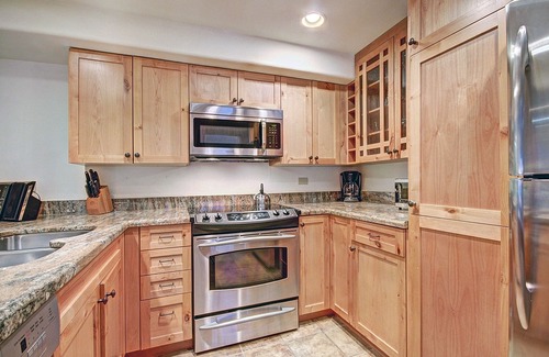 Peak 9 Condominio | Sweeping Summer Views 2br 2ba Slopeside Near Downtown 2 Bedroom Condo by RedAwning