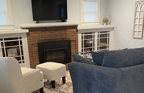 Fresno Casa | Sweet and cozy central location!