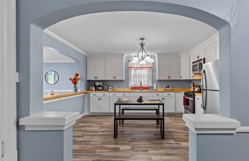 Warrenton Casa | Sweet Cherry Escape | JZ Vacation Rentals