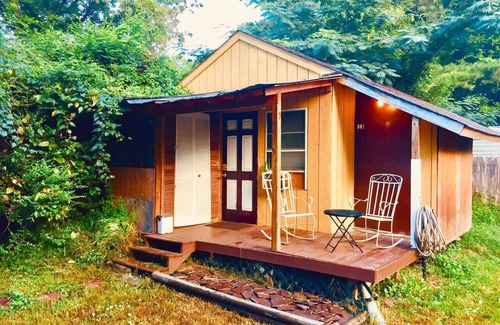Durham Cabaña | Sweet Little Glamping Cottage w/AC - Durham, NC