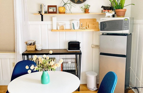 Greenfield Apartamento | Sweet Suite in Montague near Colleges and Downtown Turners Falls Great Falls.