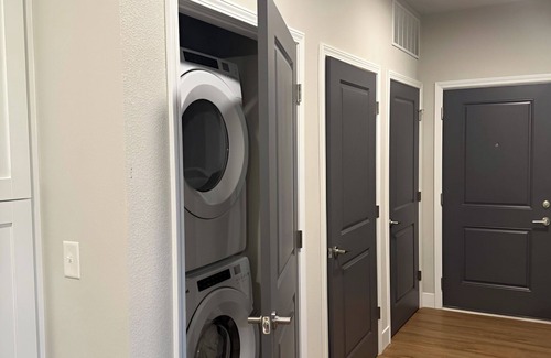 Lake St Louis Apartamento | Sweet, Surbarban Stay; Peaceful, safe and furnished