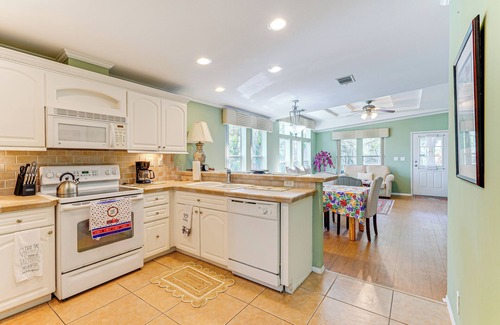 Diplomat Casa | Swim, Golf & Relax: Family Gem in North Fort Myers