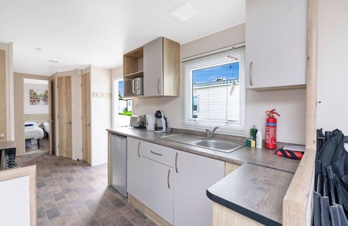 Prestonpans Apartamento | swimming pool, entertainment complex, and children's play areas.