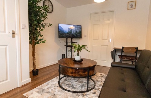 Swindon Casa | Swindon Cozy 2BR Retreat