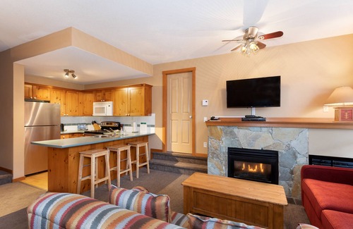 Village North Condominio | Symphony by Whistler Premier