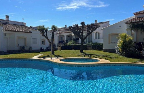 Beniarbeig Villa | T-0124 Acogedora casa en una residencia tranquila