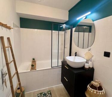 Centre Ville Apartamento | T1 de standing à Port Boinot avec balcon