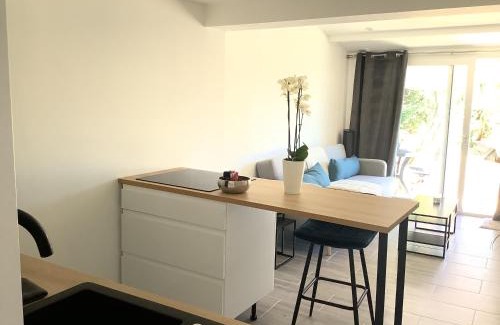 Les Angles Apartamento | T2 cuisine équipée jardin et parking privé proche Avignon