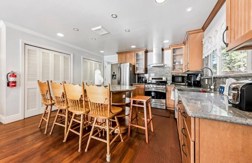 Tahoe Island Casa | Tahoe Keys Cozy Mountain Retreat 3BR, 3BA