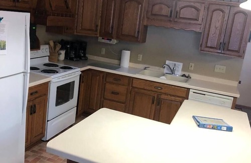 Black River Falls Casa | Tall Pines Lodge (Cottages On Serenity Lake) con 80 acres de vida silvestre.