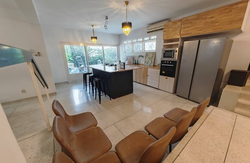 Kuala Lumpur Villa | Taman Duta KL Deluxe Villa by uBook