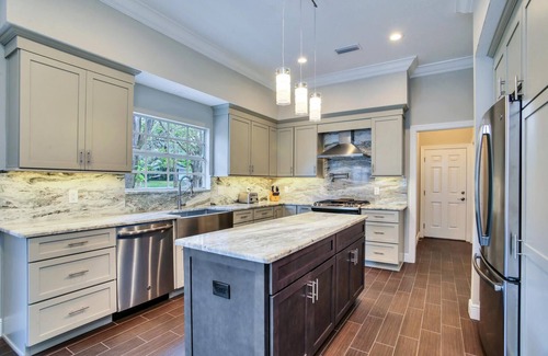 Old Seminole Heights Casa | ** Tampa Riverfront Mansion ** Piscina / Jacuzzi / Kayaks / Mesa de billar