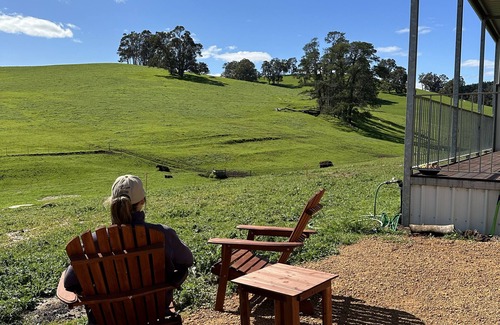 Nannup Chalet De Esquí | Tanjanerup Chalets "Winston" Farm Stay. Meet Larry, Clementine, Lady & Floss