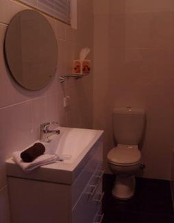 Warners Bay Casa | Tantarra Guest House - Pet Friendly