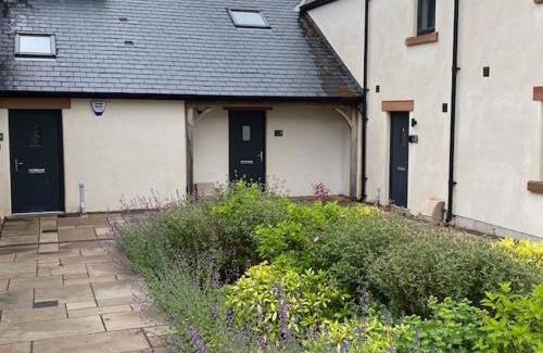 Wing Casa | Tarn End Cottage 8, Talkin Tarn, Brampton