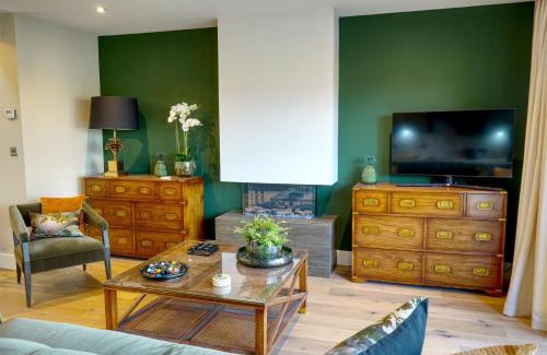 Wing Casa | Tarn End Cottage 8, Talkin Tarn, Brampton