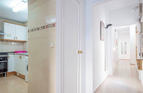 La Nova Esquerra de l'Eixample Apartamento | TARRADELLAS 3, PARA 14 PERSONAS, muy cerca Estació de Sants, llegada tren aeropuerto, muy bien comunicado y rodeado de comercios y restaurants