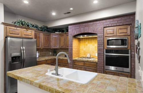 Hurricane Casa | Capacidad para 18 personas, piscina privada, (cerca de Zions y Sand Hollow)