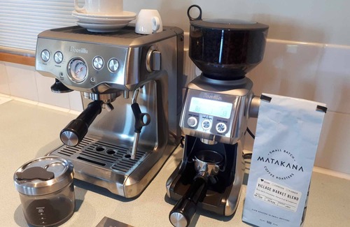 Tahunanui Casa | Tasman Vista - Stunning Nelson Holiday Home with Spa Pool