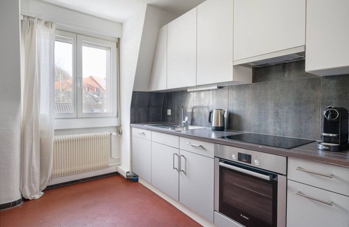 Wipkingen Apartamento | Tasteful Wipkingen 2BR w/ Garden & Storage, nr Transport, by Blueground