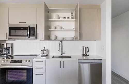 Edgewater Apartamento | Tasteful Wynwood 1BR w/ Gym & Roof Pool, nr Shops & Dining, by Blueground