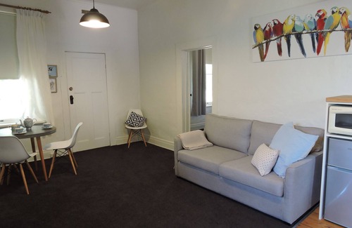 Haven Casa | Casa de ladrillos de barro restaurada con buen gusto de 1923 ubicada Horsham (Haven)