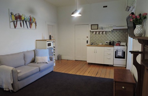 Haven Casa | Casa de ladrillos de barro restaurada con buen gusto de 1923 ubicada Horsham (Haven)