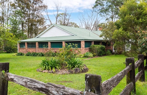 Wallalong Casa | Tatbern Park Cottage Wallalong next to Wallalong House wedding venue - suits up to 10 guests
