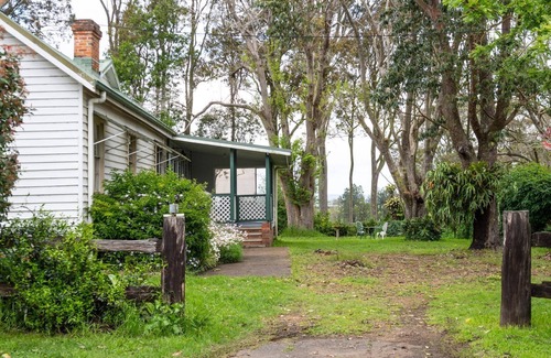 Wallalong Casa | Tatbern Park Cottage Wallalong next to Wallalong House wedding venue - suits up to 10 guests