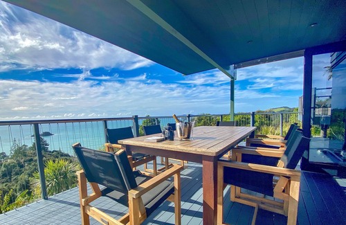 Te Ngaire Casa | Te Koha luxury hillside beach estate set on 1.6 acres: House and Villa