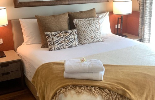 Raglan Hotel | Te Whaanga Retreat & Spa Lodge & Canvastown Luxury Glamping Tents