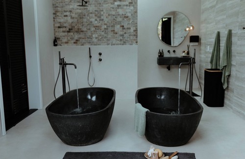 Raglan Hotel | Te Whaanga Retreat & Spa Lodge & Canvastown Luxury Glamping Tents