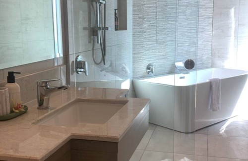 Raglan Hotel | Te Whaanga Retreat & Spa Lodge & Canvastown Luxury Glamping Tents
