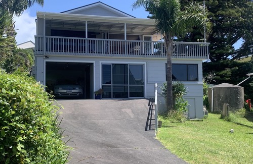 Russell Casa | Tapeka / Russell Holiday Home