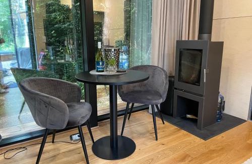Laane-Nigula Parish Casa | Telise TinyOne is a modern forest cabin with a cozy hot tub