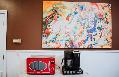 Alexandria Apartamento | Self ☑️In☆3 TVs☆King 🛏☆Free🅿️☆Pets✅☆W/D☆Fast Wi-Fi