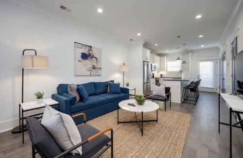 Charlotte Park Casa | Ten Minutes to Broadway Gorgeous Gated Townhome