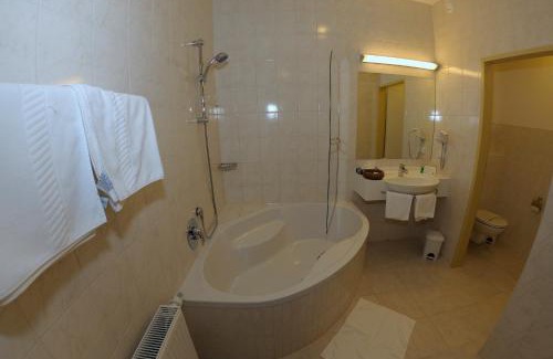 Kottingbrunn Hotel | Tennis Golf Hotel Höllrigl